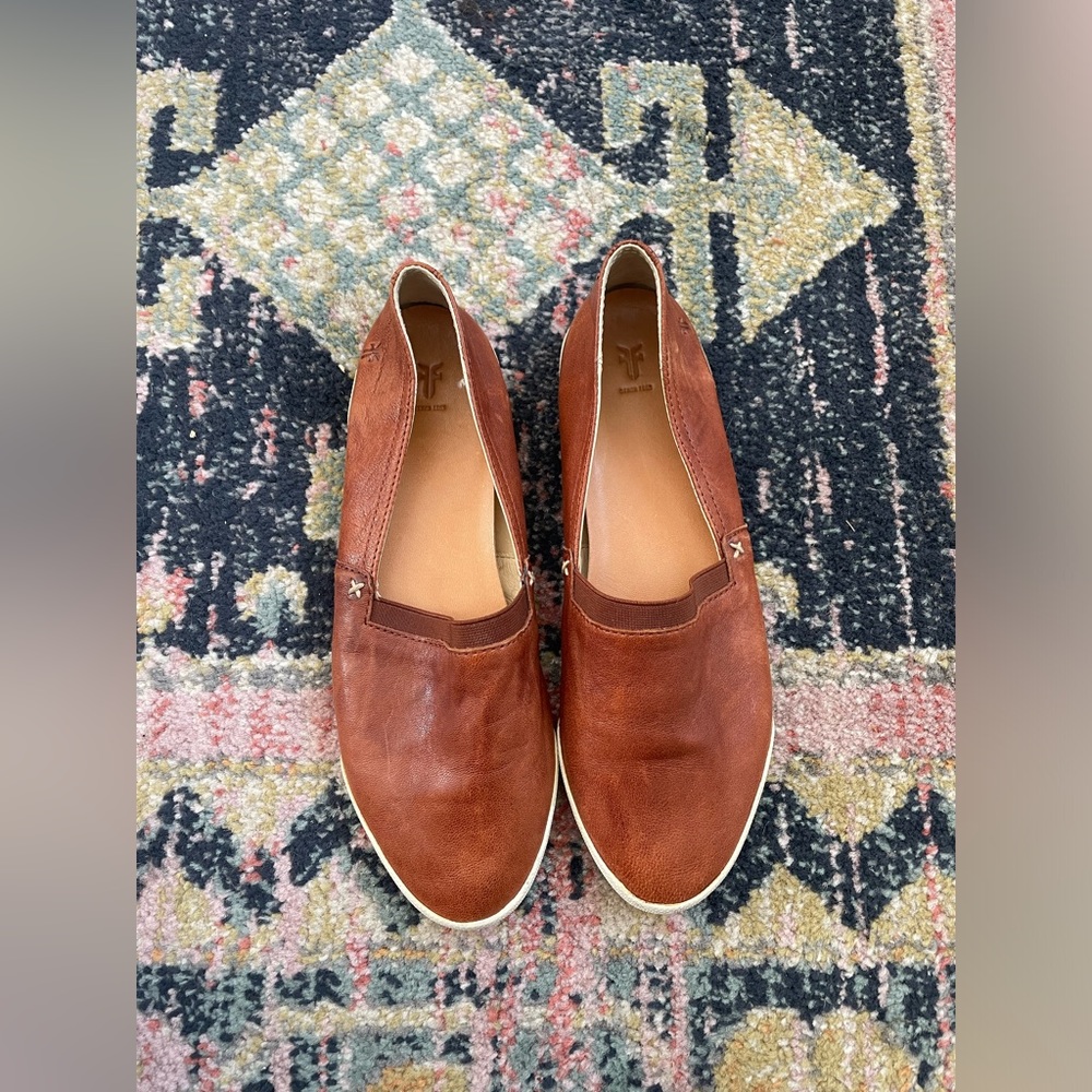 Frye flats